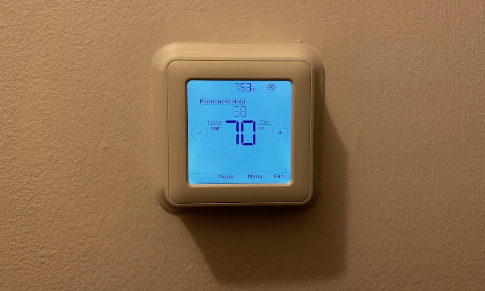 A multi-split thermostat may frequently read a higher or lower temperature than it's set for
